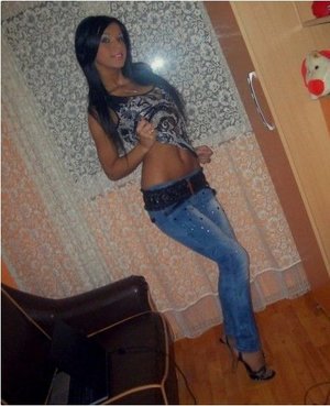 Elina, 27