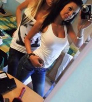 Laura, 27