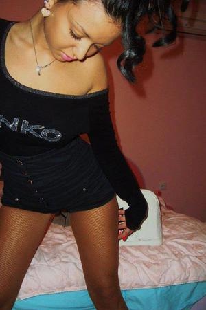 Elina, 24