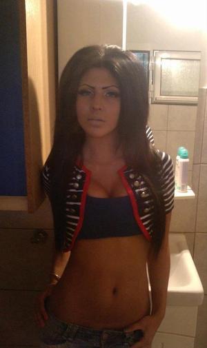 Jenni, 34