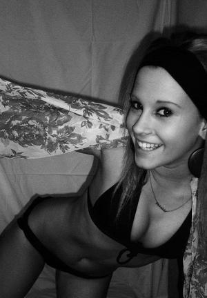 Sanni, 32