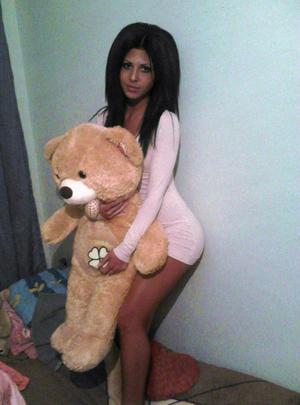 Olivia, 27