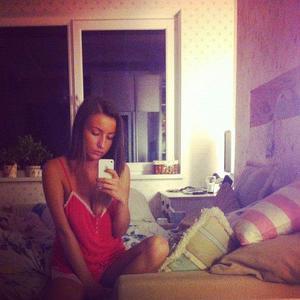 Jenni, 28