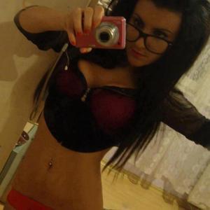 Laura, 34