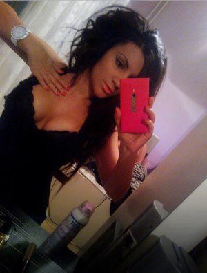 Jenni, 32
