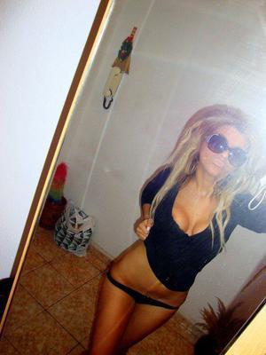 Olivia, 47