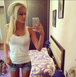 Lotta, 32