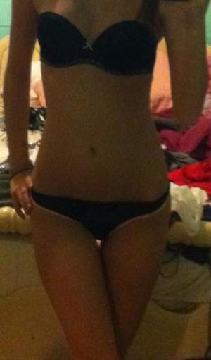 Oona, 24